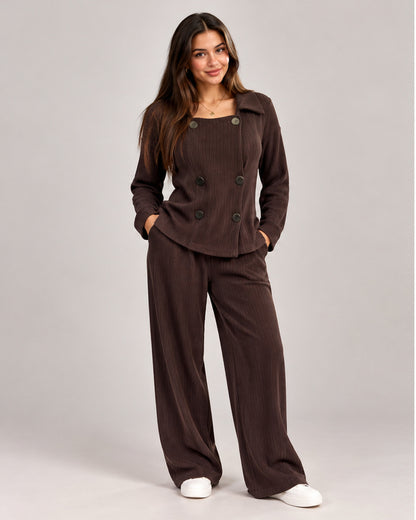 Two-piece set featuring a long-sleeve, double-breasted top with 6 buttons and wide-leg trousere