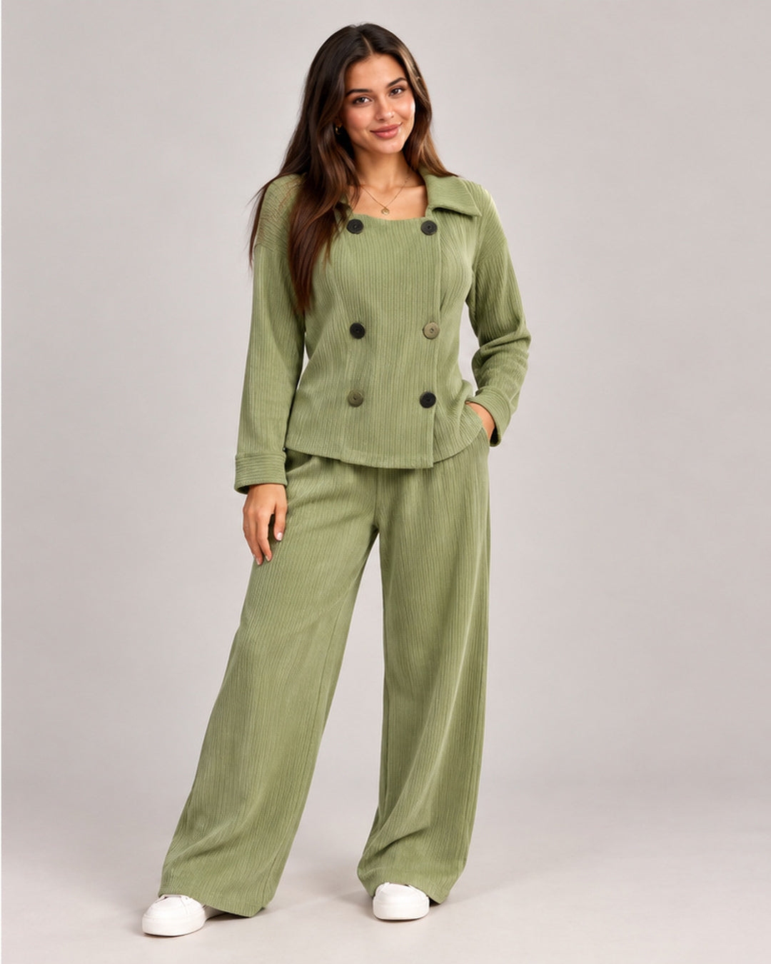 Two-piece set featuring a long-sleeve, double-breasted top with 6 buttons and wide-leg trousere